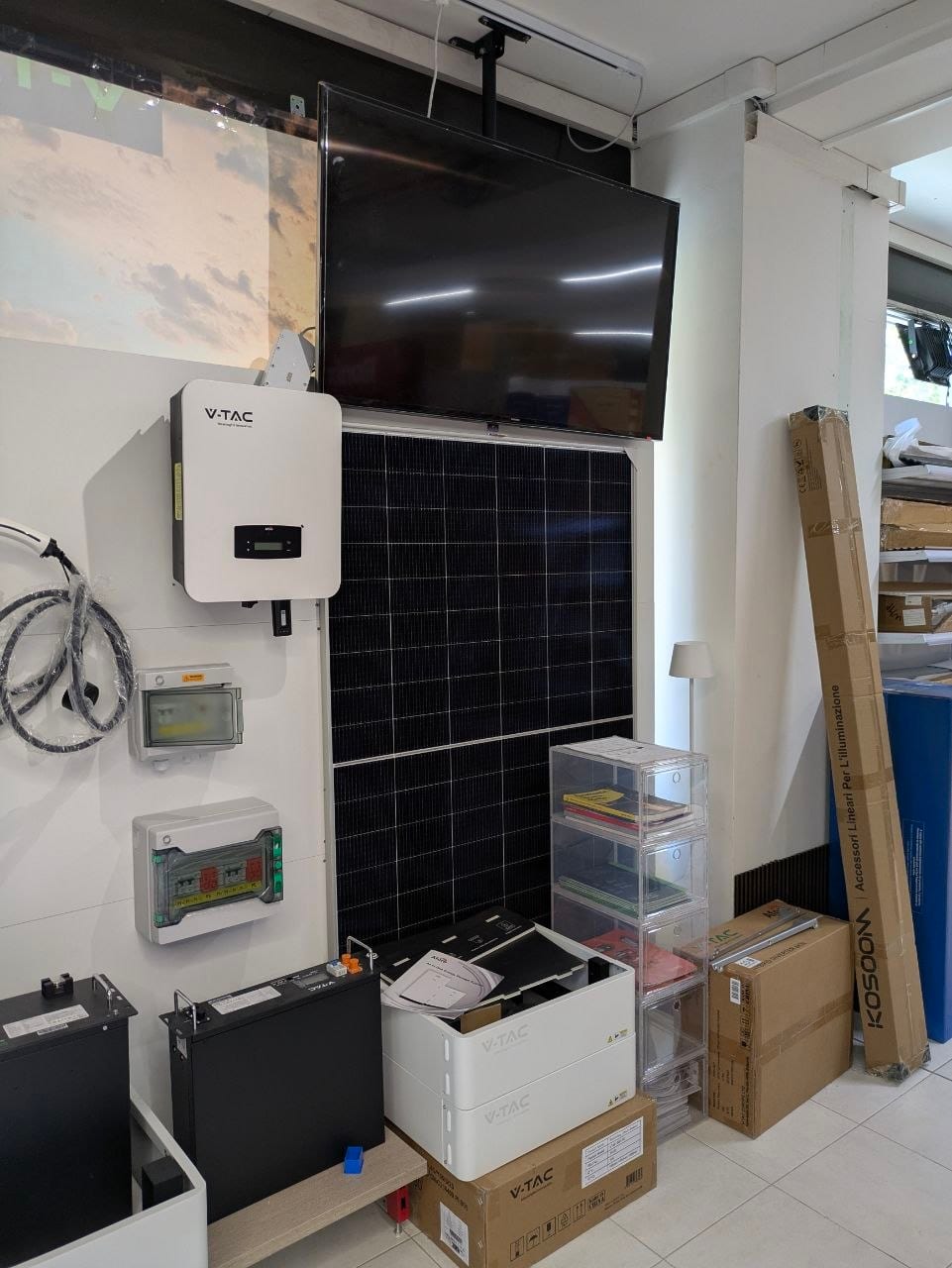 Pannello fotovoltaico V-TAC con inverter e accumulo